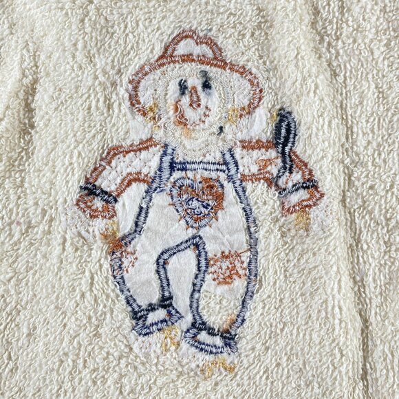 VTG (?) Embroidered Hand Towels/Wash Cloths 3 Lot Scarecrows (2) & Fall Wreath - Picture 5 of 15